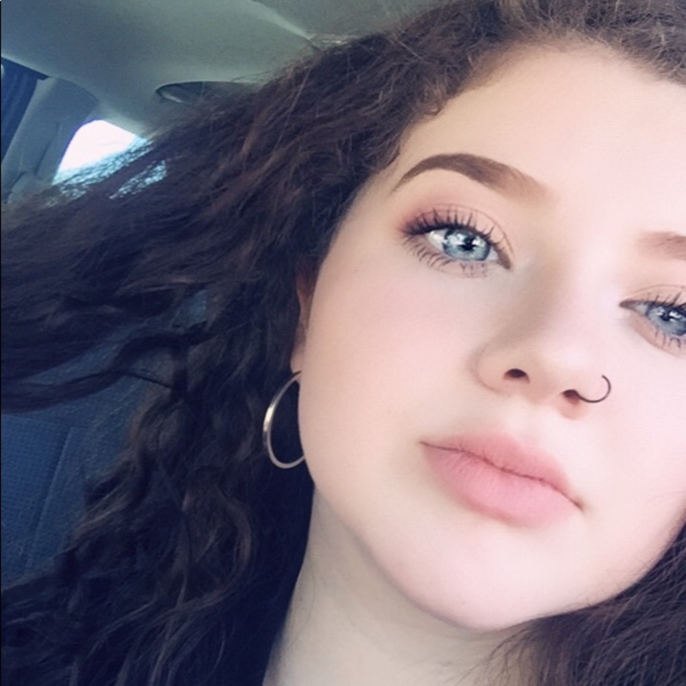 Meet your Posher, Maddie